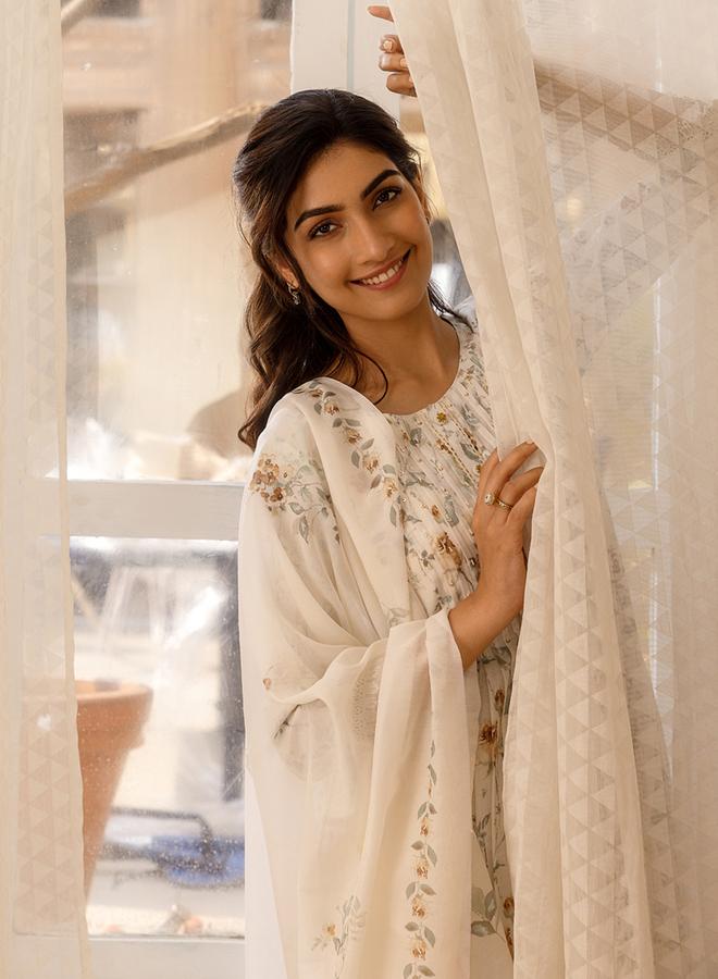 DW DW Floral Printed A-Line Kurta with Trousers and Dupatta Set  - Image 4