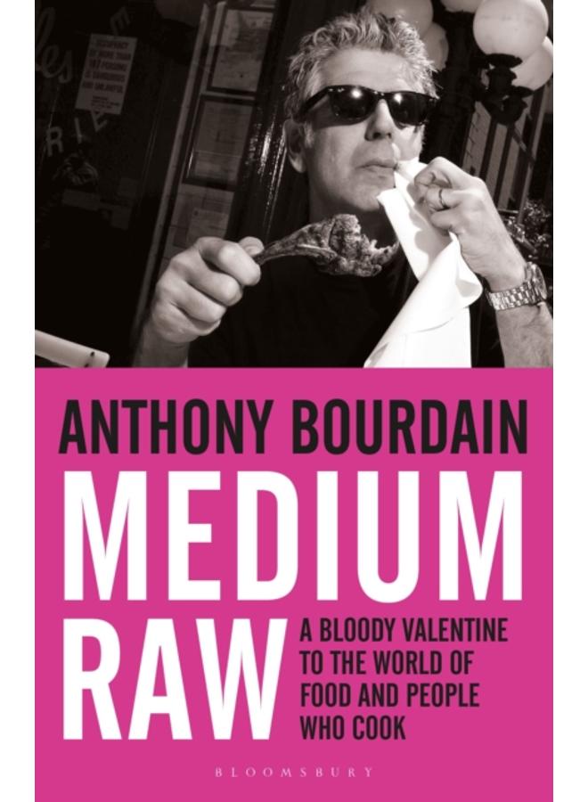 Medium Raw : A Bloody Valentine to the World of Food and the People Who Cook