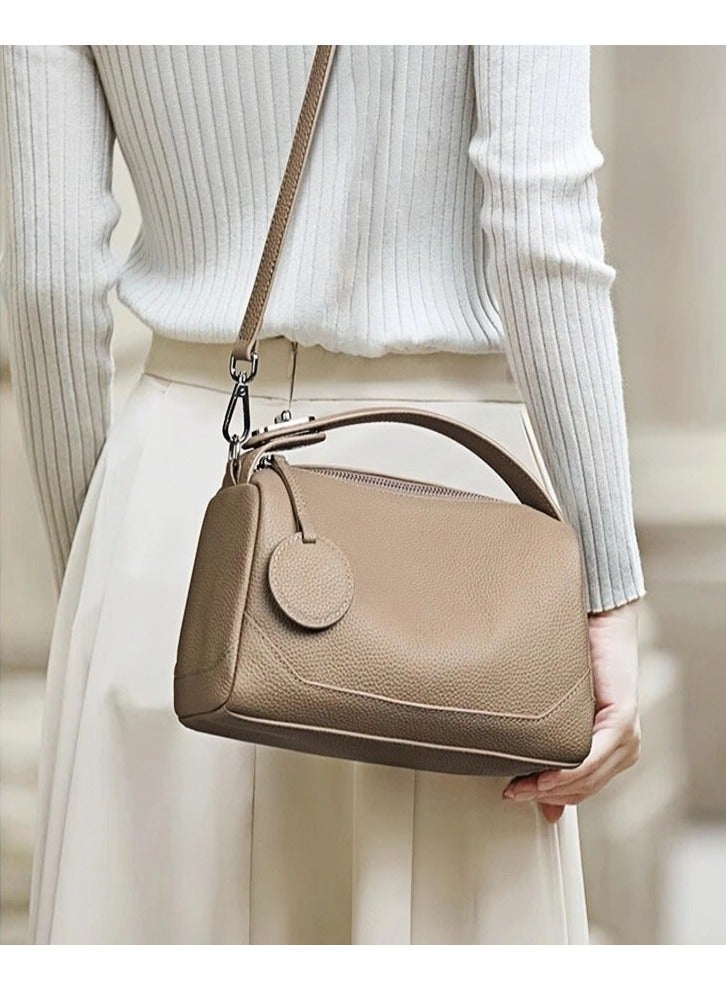 شنطة نسائية أنيقة وبسيطة: حقائب كروس بودي وحقائب الكتف وحقائب اليد للسيدات - Image 1