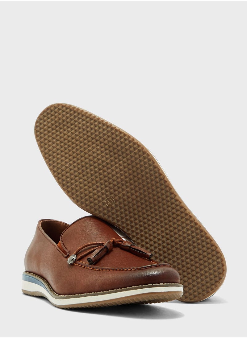 Robert Wood - Tassel Details Casual Slip Ons - Image 1