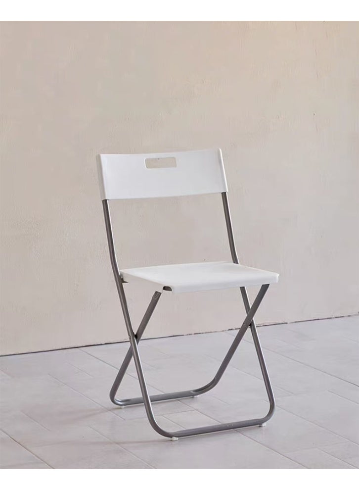 كرسي قابل للطي ، مقاعد بلاستيكية بيضاء قوية مع إطار معدني متين ، مثالية للأحداث والحفلات وحفلات الزفاف والترفيه في الهواء الطلق - Image 2