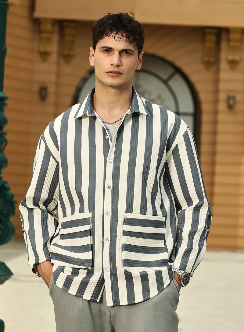 كامبوس سوترا قميص رجالي واسع مخطط باللونين الرمادي والأبيض من كامبس سوترا للاستخدام اليومي