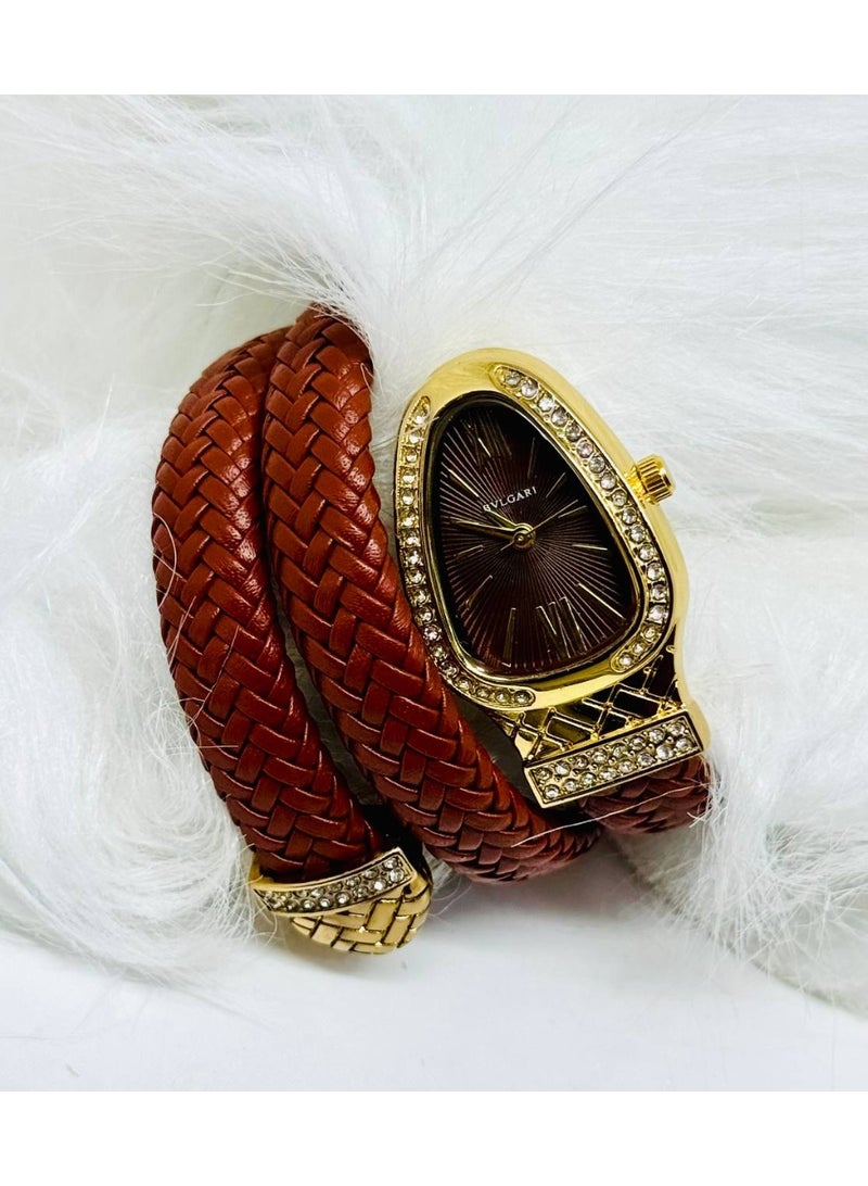 بولغاري ساعة نسائية من جلد الثعبان من بولغاري لون عنابي وذهبي