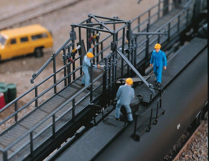 Walthers Cornerstone HO Scale Model Oil Loading Platform, 8 - Image 2
