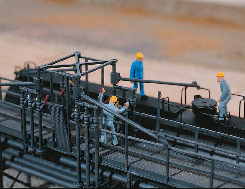 Walthers Cornerstone HO Scale Model Oil Loading Platform, 8 - Image 3