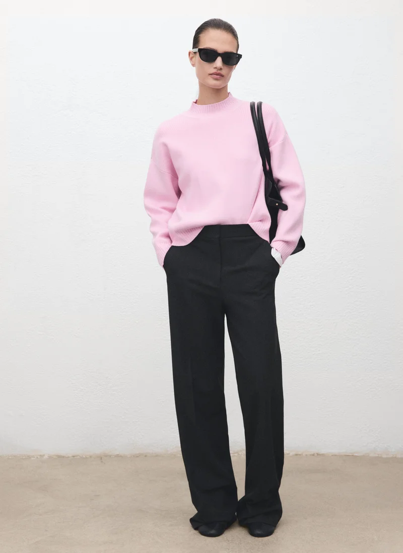 مانجو كنزة بياقة عالية