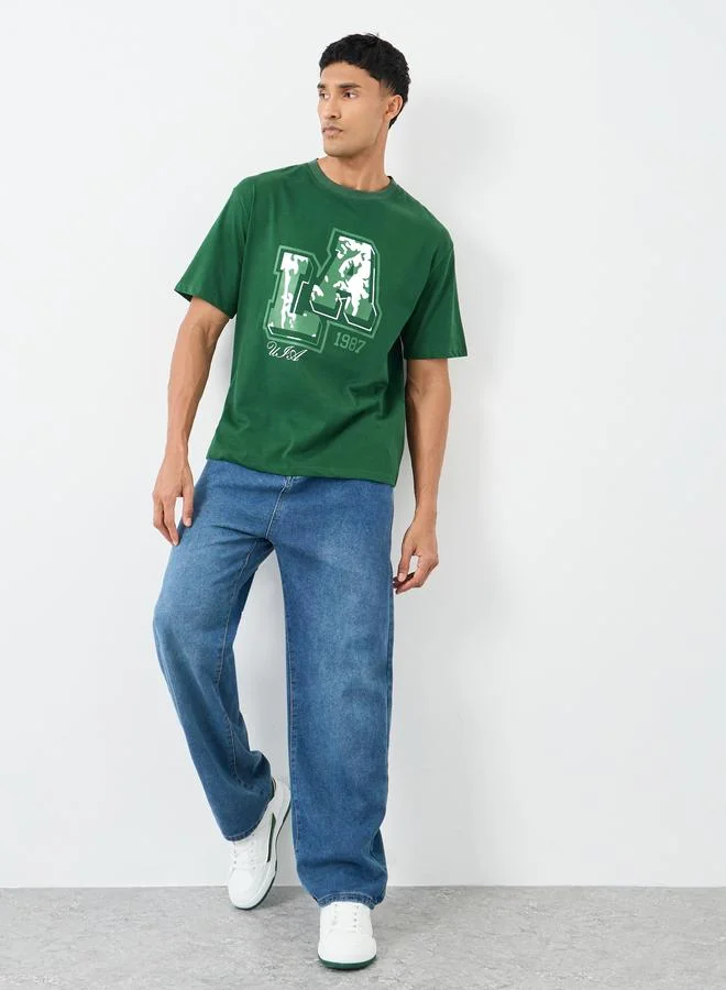 ستايلي تيشيرت فضفاض بياقة دائرية وطبعة جرافيك