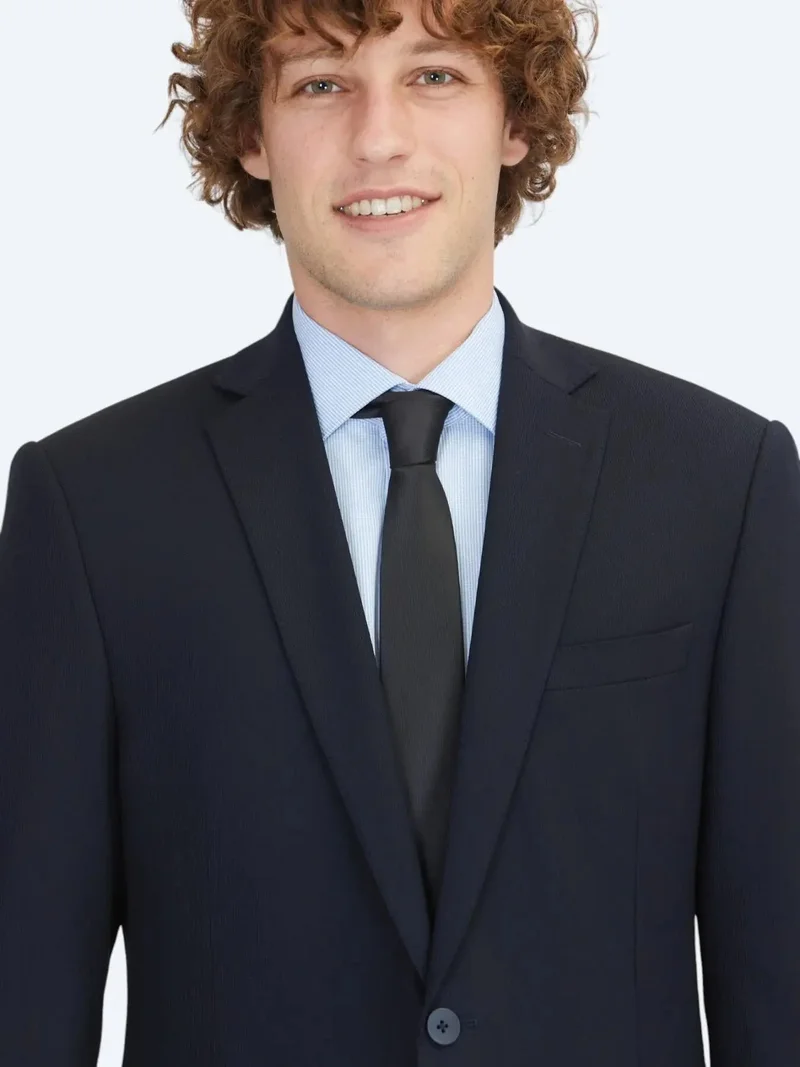 كيب بدلة زرقاء داكنة بقصة عادية قصيرة