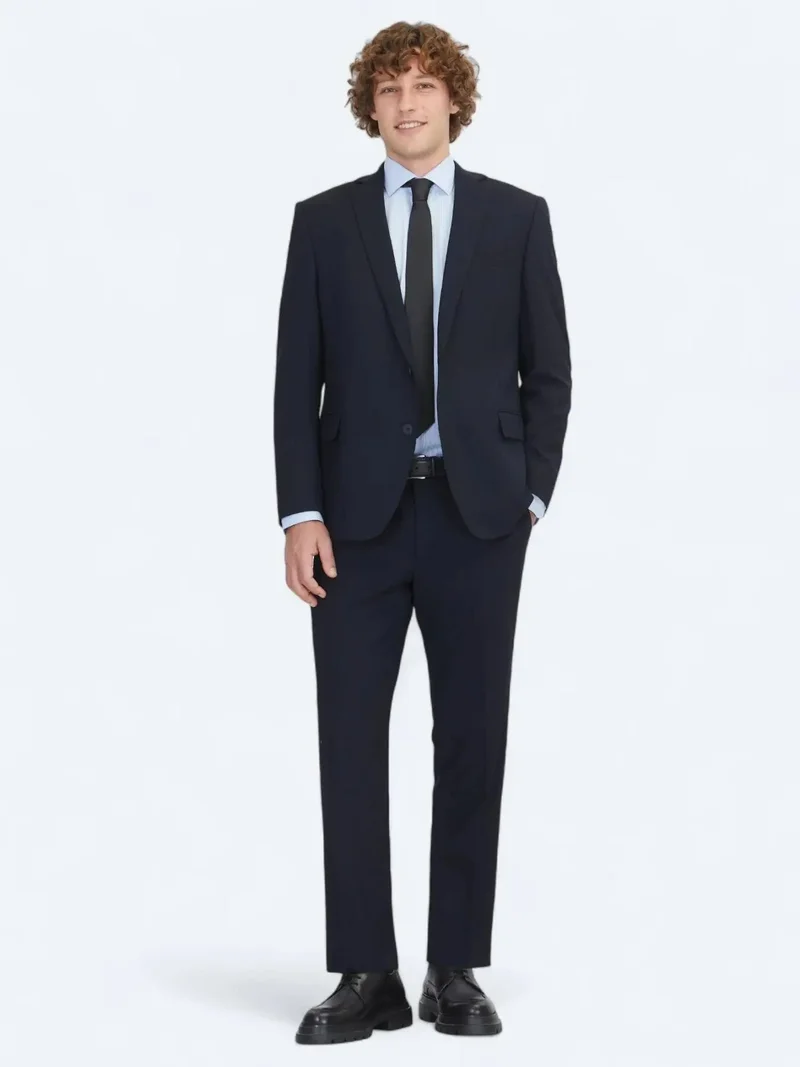 كيب بدلة زرقاء داكنة بقصة عادية قصيرة