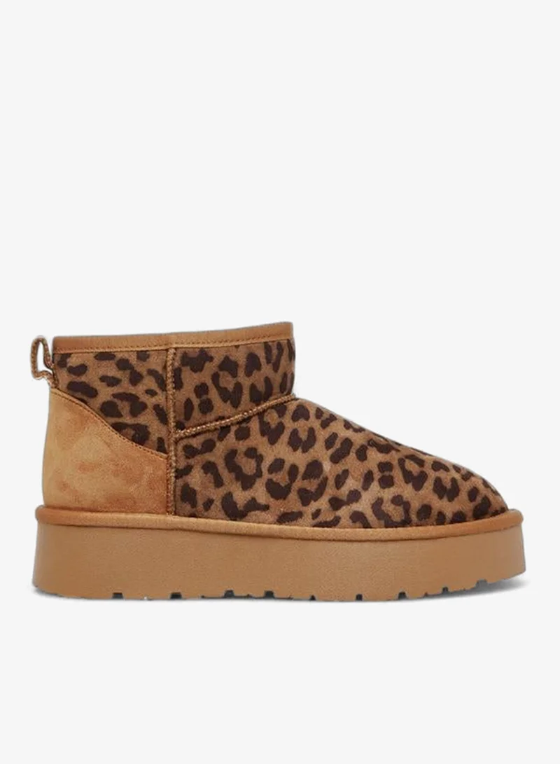 سيليست أحذية نسائية بطبعة حيوانات