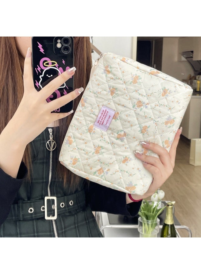 Vintage Style Floral Printed Quilted Cosmetic Handbag Elegant Design with Spacious Compartment Perfect for Organizing Daily Makeup Essentials in Style - Image 2