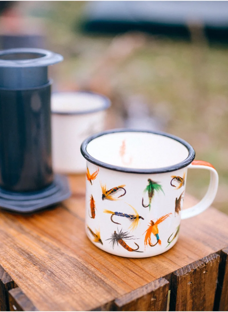 جنتلمنز هاردوير Enamel Mug - Fly Fishing
