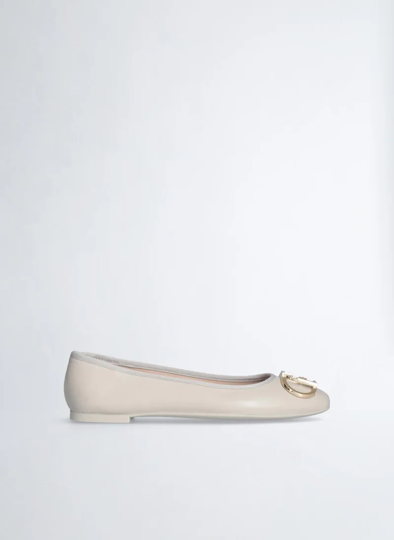 ليو جو باليرينا جلد أبيض