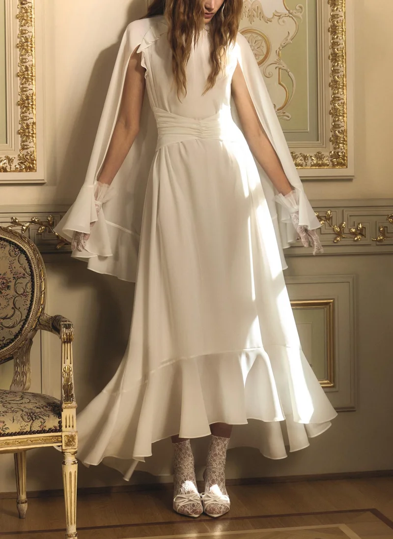 Maxi dress with voluminous sleeves and draping at the waist