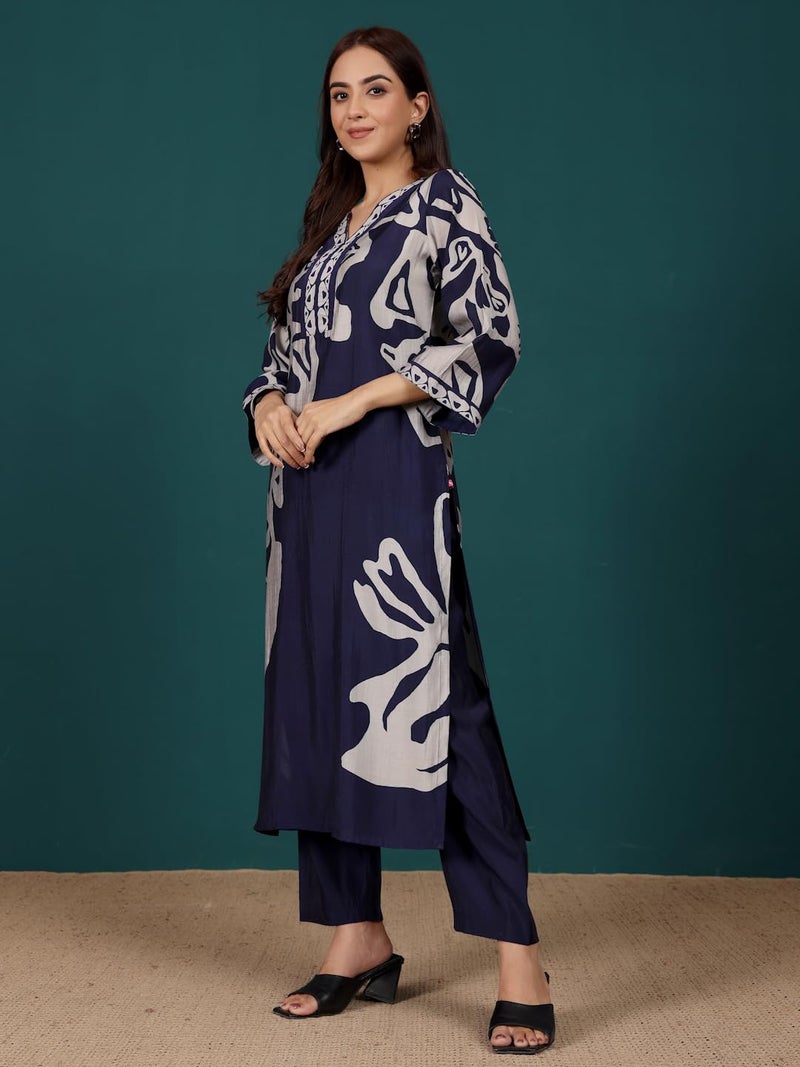 Varanga Women Abstract Printed V Neck Flared Sleeve Kurta with Trouser - Image 3