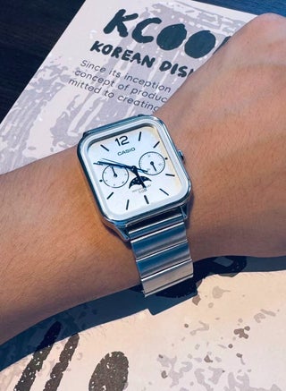 CASIO STANDARD series - 50-meter water resistance - quartz movement - stainless steel strap - Japanese and Korean made - men's watch - white dial - view 5