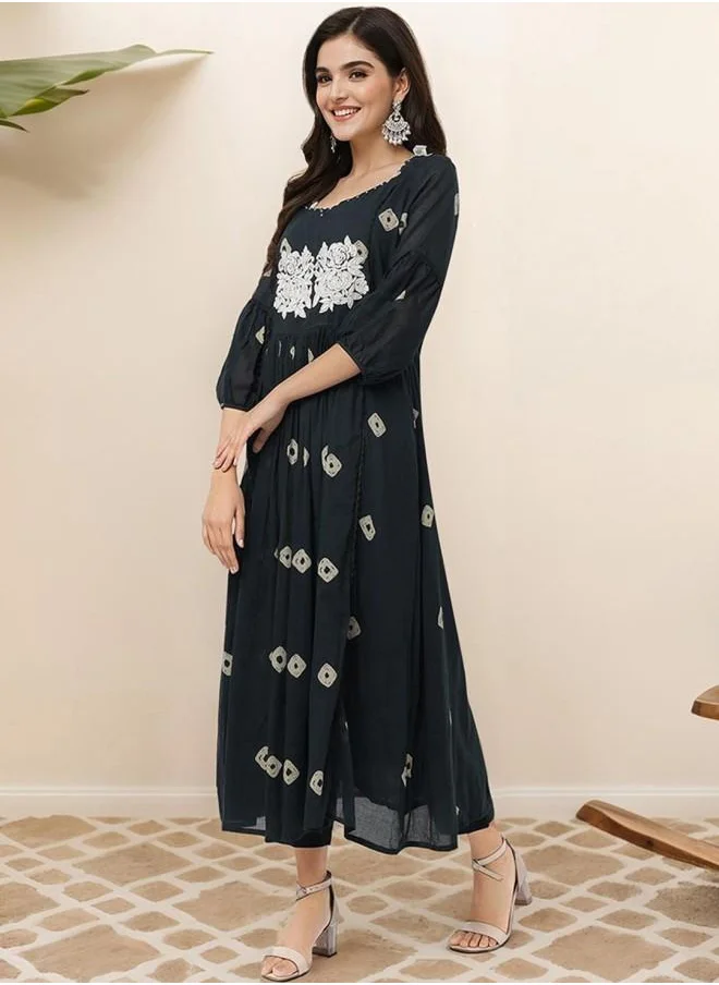 آي شين Palazzo Women Bottle Green Cotton Kurta Set with Embroidered pattern Tunic and Palazzo features a Round neckline and Three-Fourth Sleeve secured with Elastic closure and styled in Straight Fit ideal for Festive moments — perfect for fashion-forward occasions.