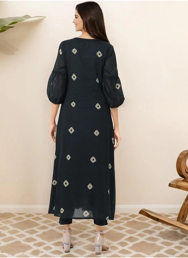 آي شين Palazzo Women Bottle Green Cotton Kurta Set with Embroidered pattern Tunic and Palazzo features a Round neckline and Three-Fourth Sleeve secured with Elastic closure and styled in Straight Fit ideal for Festive moments — perfect for fashion-forward occasions.