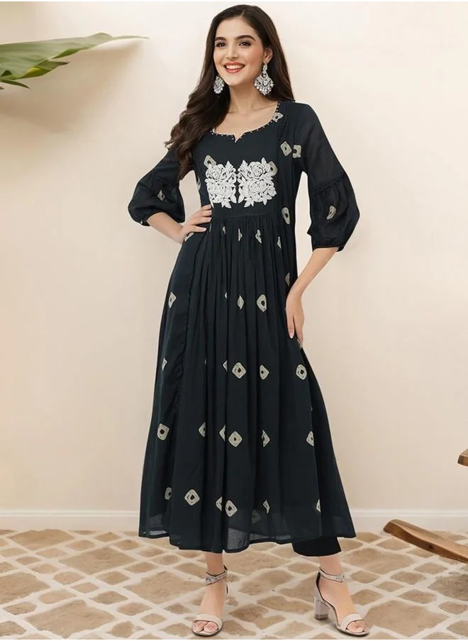 آي شين Palazzo Women Bottle Green Cotton Kurta Set with Embroidered pattern Tunic and Palazzo features a Round neckline and Three-Fourth Sleeve secured with Elastic closure and styled in Straight Fit ideal for Festive moments — perfect for fashion-forward occasions.