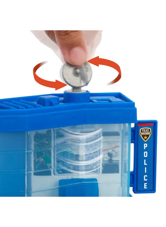 MATCHBOX سيارة لعبة من علبة الثقاب ومجموعة لعب، مركز مرور شرطة السائقين الأبطال مع سيارة شرطة فورد إنترسبتر مقياس 1:64، ميزات تعمل بواسطة الأطفال والسيارات، شخصية متحركة، HRY44 - Image 2