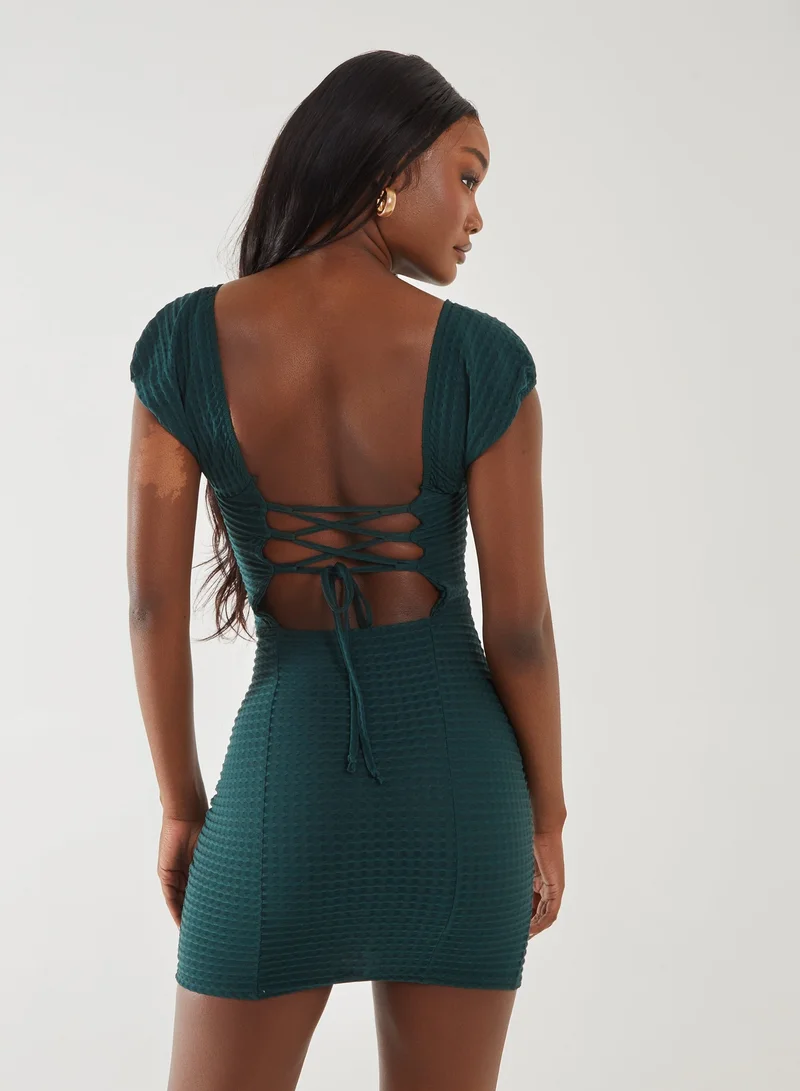 بينك فانيلا فستان قصير بأكمام منفوشة مزخرفة