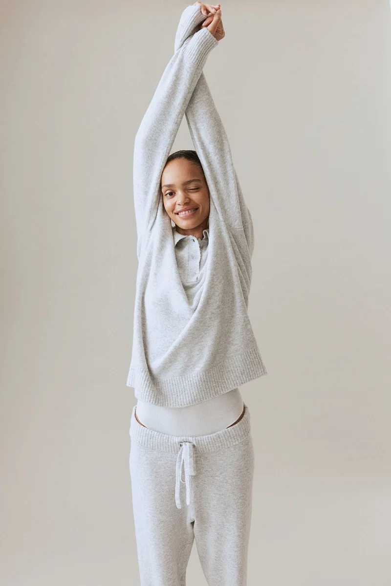 اتش اند ام كنزة بياقة محبوكة بتصميم ناعم