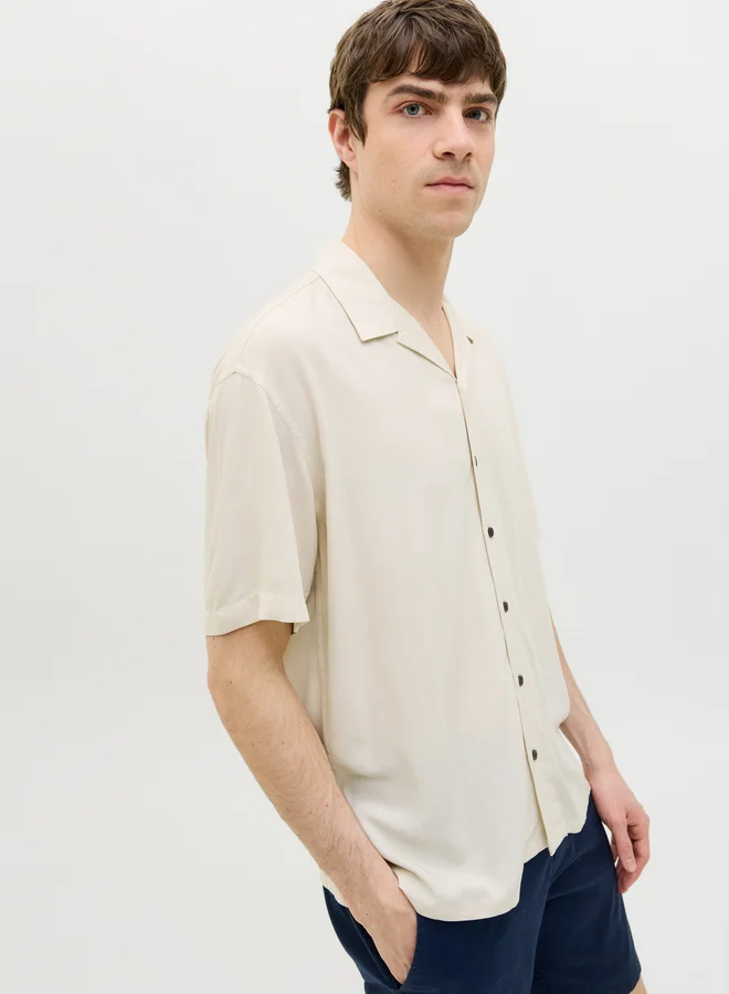 JJ Rebel JJ REBEL Solid Regular Fit Spread Collar Shirt