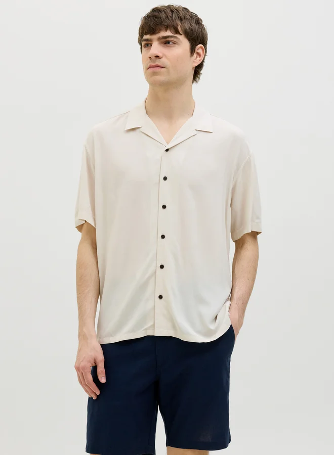 JJ Rebel JJ REBEL Solid Regular Fit Spread Collar Shirt