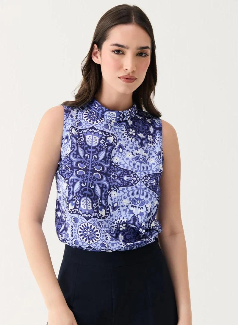 Zigzag Printed Sleeveless Turn-Up Neck Top