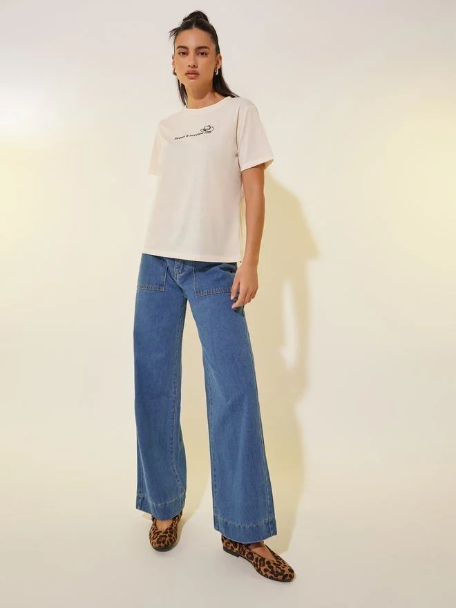 تايك تو تيشيرت برقبة دائرية بطبعة شعار خذ اثنين