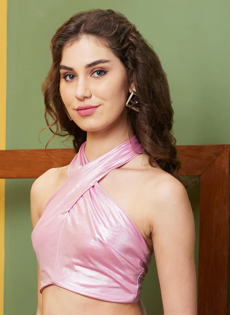 جلو باص بلوزة كروب نسائية بياقة هالتر من جلوبس