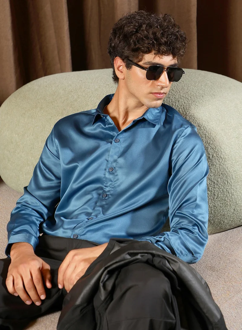 Campus Sutra Men Solid-Satin Regular Shirt | Spread Collar , Long Cuffed Sleeves | Button Closure Curved Hem | Solid Plain | Woven Fabric For Party & Evening Wear | Berry Blue