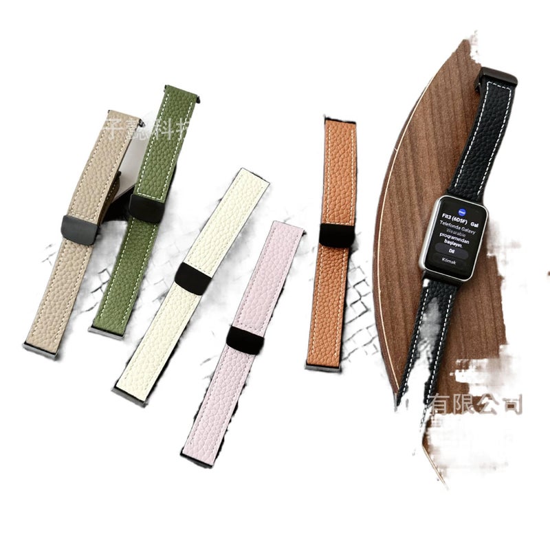 سوار ساعة ذكية سوار جلدي كلاسيكي متوافق مع Samsung Galaxy Watch بملاءمة قابلة للتعديل وحزام بديل باللون أسود قابل للتعديل - Image 4