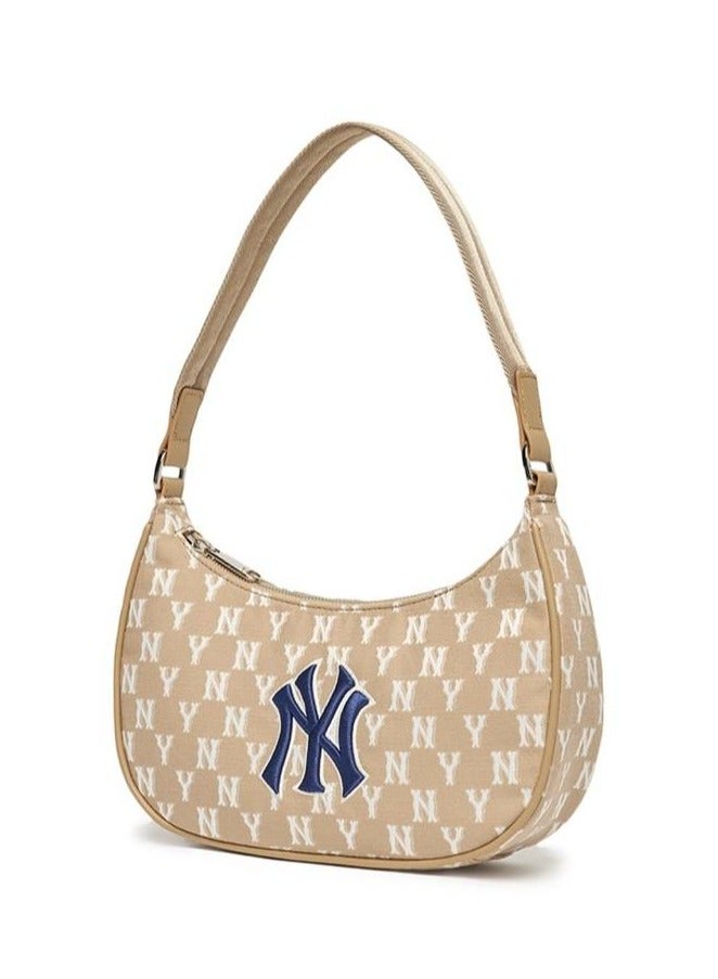 إم إل بي حقيبة كتف تحت الإبط عليها شعار فريق نيويورك يانكيز (بيج) - Image 2