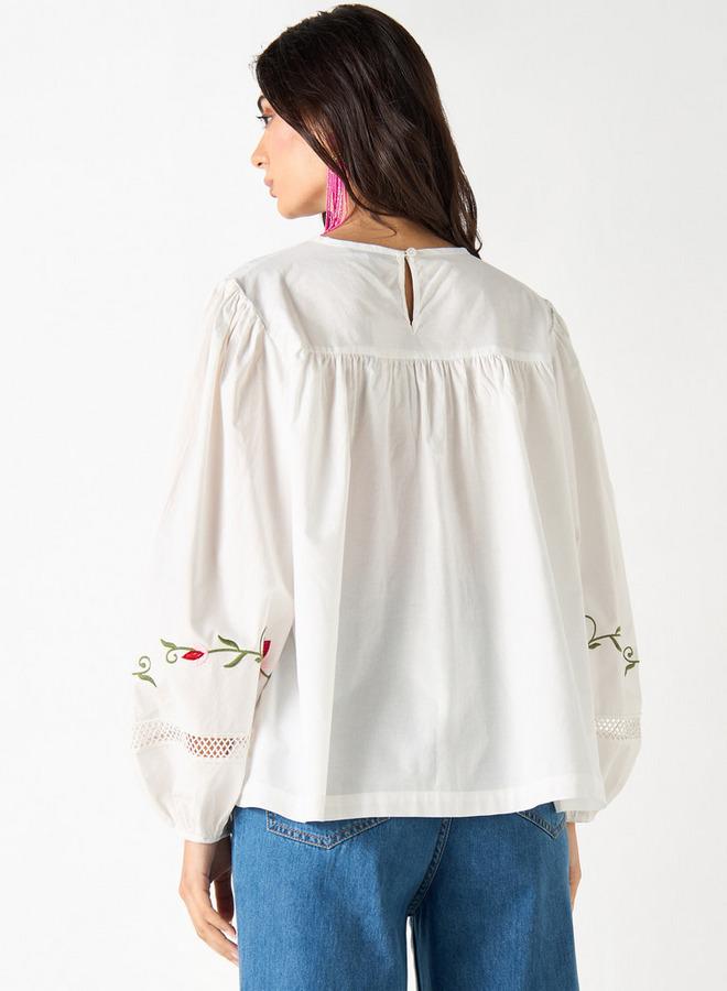 ايكونيك بلوزة مطرزة بياقة مستديرة وأكمام منفوخة من آيكونيك - Image 3