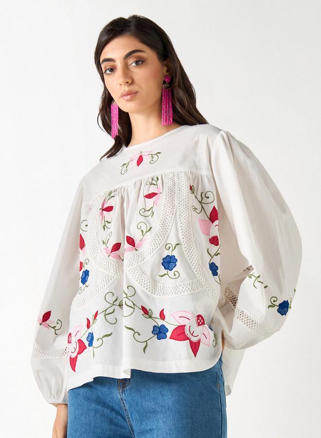 ايكونيك بلوزة مطرزة بياقة مستديرة وأكمام منفوخة من آيكونيك - Image 1