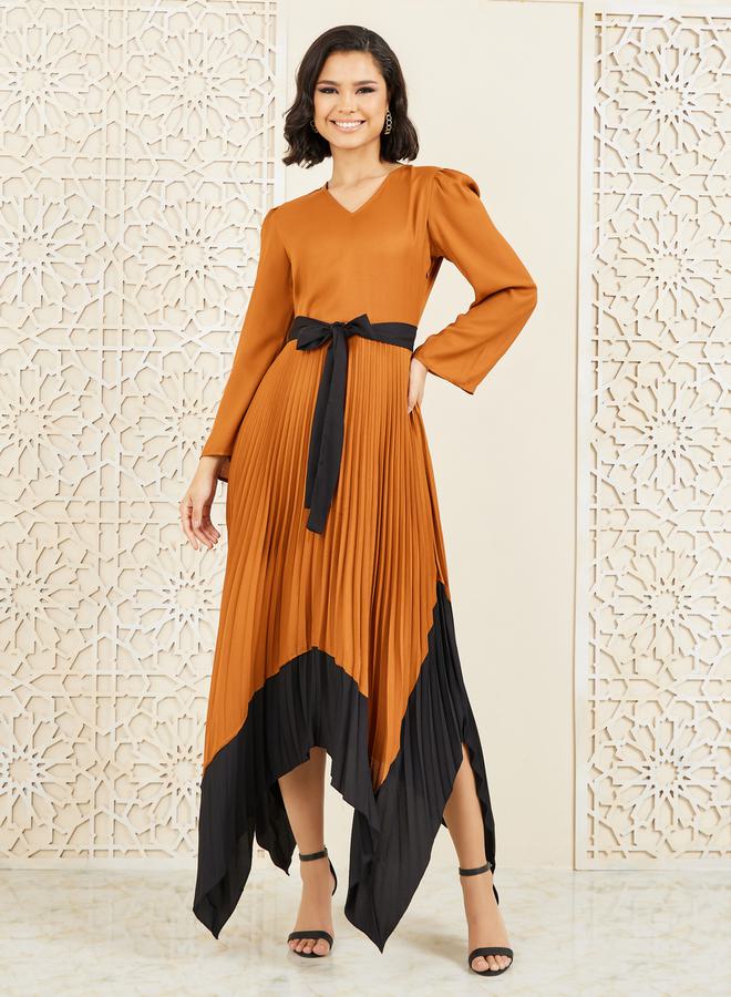 Styli Pleated Contrast Dress - Image 1