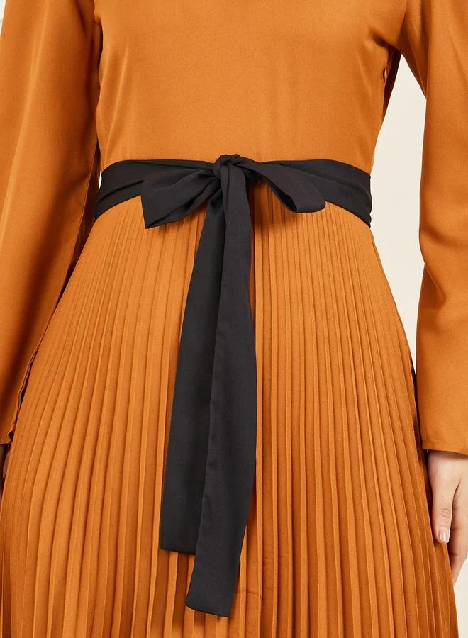 ستايلي Pleated Contrast Dress