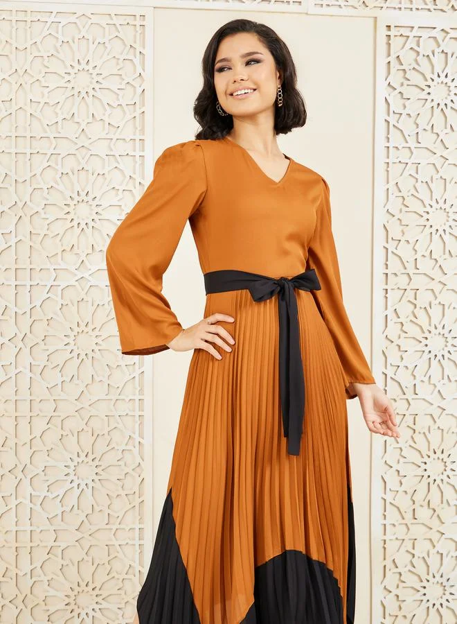 ستايلي Pleated Contrast Dress