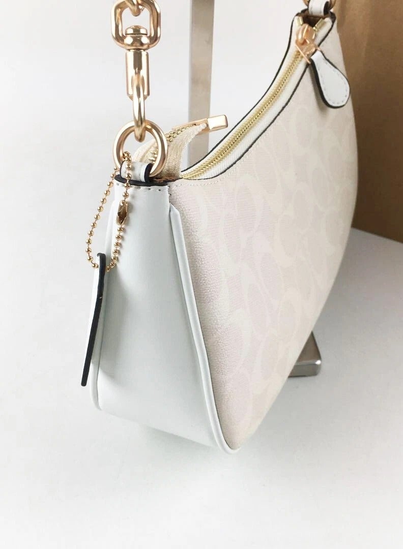 كوتش اوت ليت حقيبة كتف تيري من كوتش أوتلت سيجنال - Image 5