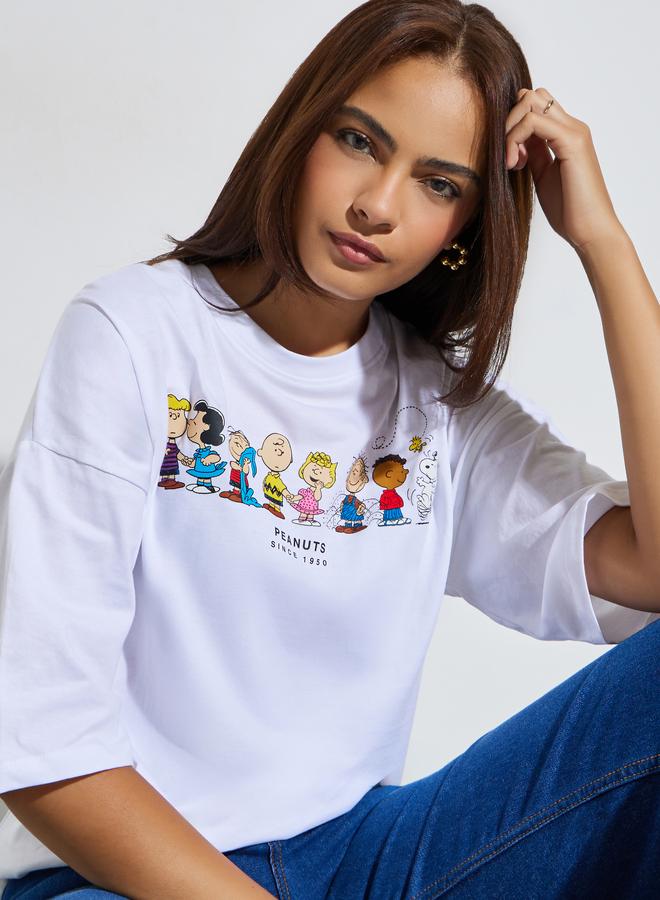 Styli تي شيرت كبير الحجم بطبعة رسومية للفول السوداني وأكتاف منسدلة - Image 1