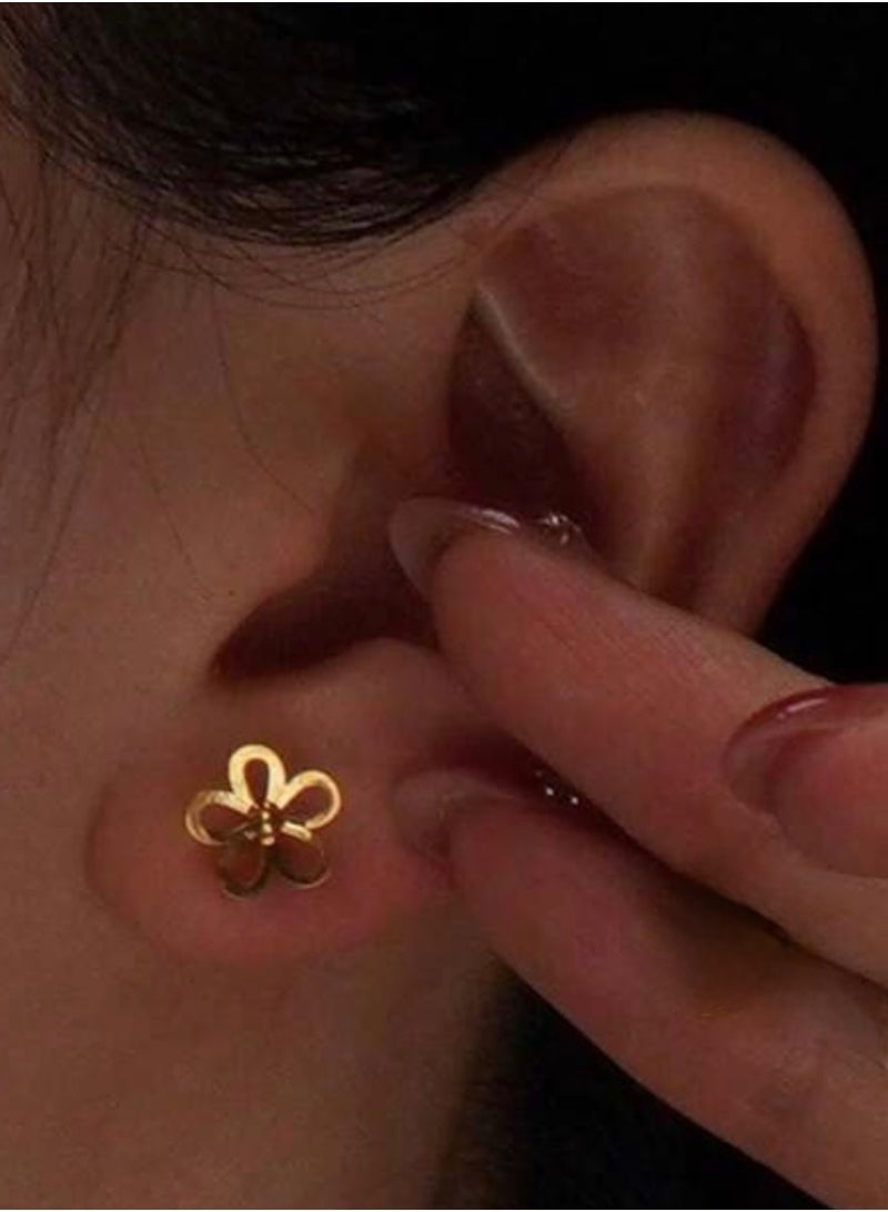 دانجل تشارمز حلق اذن نسائي صغير جداً مصنوع من الاستانلس ستيل ومطلي باللون الذهبي - Image 2