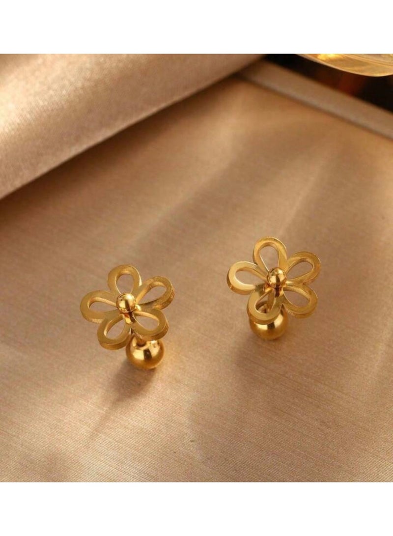 دانجل تشارمز حلق اذن نسائي صغير جداً مصنوع من الاستانلس ستيل ومطلي باللون الذهبي - Image 4