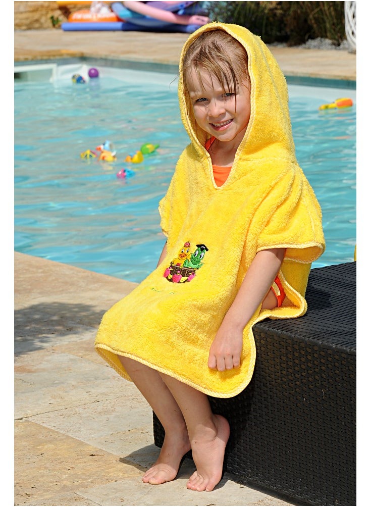 FREDS SWIM ACADEMY Freds Swim Academy Poncho Soft Welsoft Polyester with Fred & Gina Motif Approximately 60 x 55 cm Yellow  - Image 1