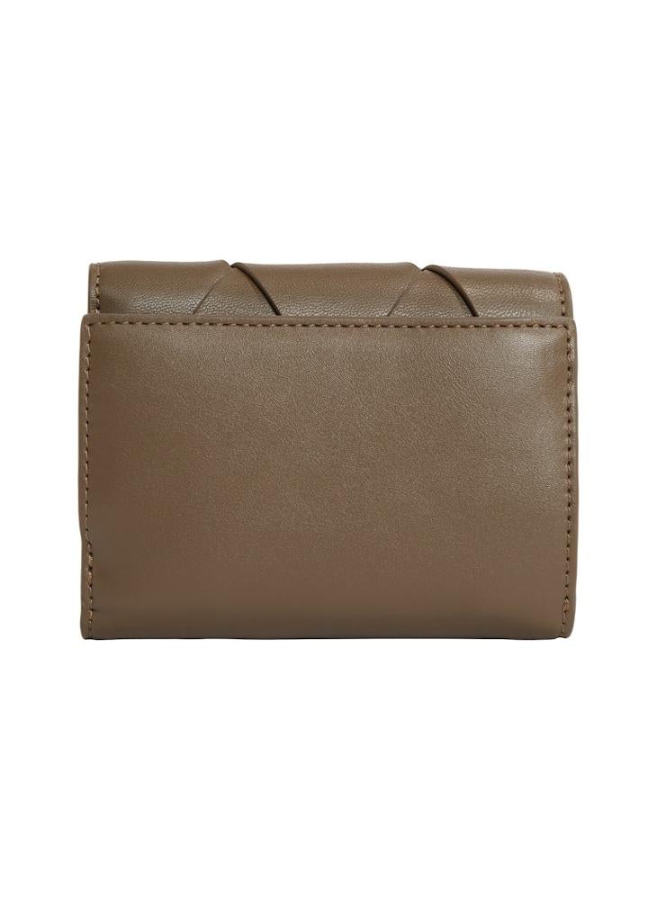 CALVIN KLEIN SMALL TRIFOLD WALLET  - Image 2