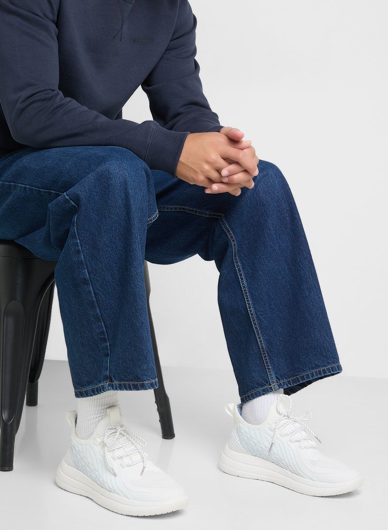 سفنتي فايف سنيكرز محبوك أساسي - Image 1