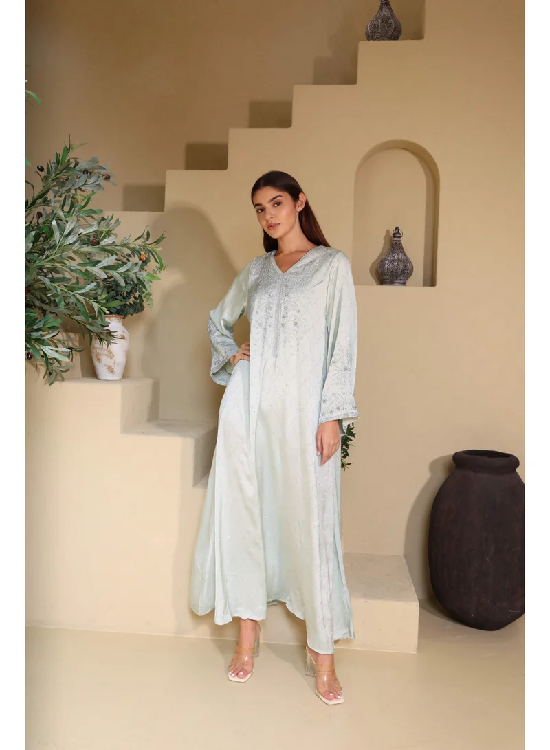 اكسا جلابية أنيقة مطرزة بالكريستال والخرز خضراء