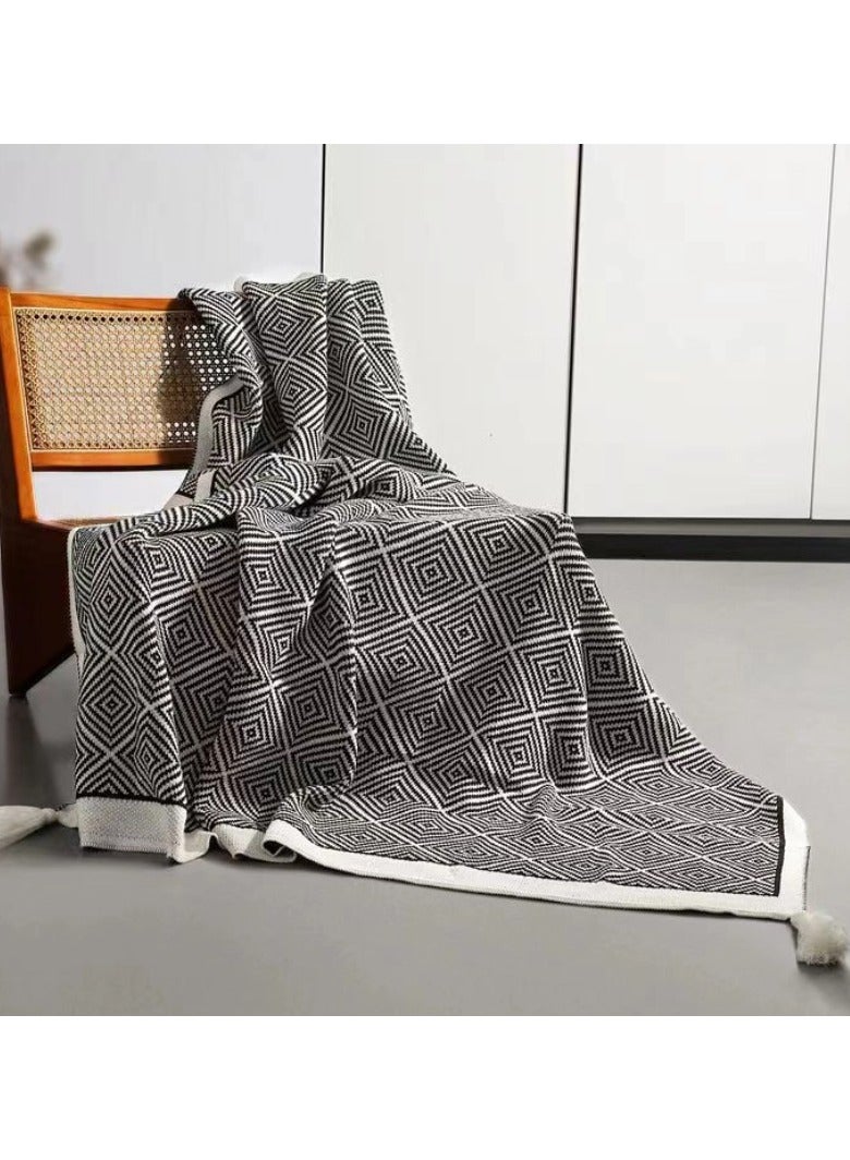 ميستي بلو بطانية أريكة مزخرفة، بطانية محبوكة باللونين الأبيض والأسود مع شرابة، بطانية ناعمة ومريحة للقيلولة على سرير الأريكة في جميع الفصول (50 × 60 بوصة) - Image 1