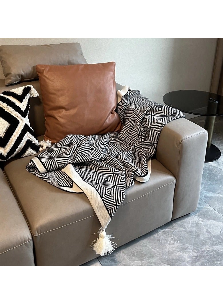 ميستي بلو بطانية أريكة مزخرفة، بطانية محبوكة باللونين الأبيض والأسود مع شرابة، بطانية ناعمة ومريحة للقيلولة على سرير الأريكة في جميع الفصول (50 × 60 بوصة) - Image 3