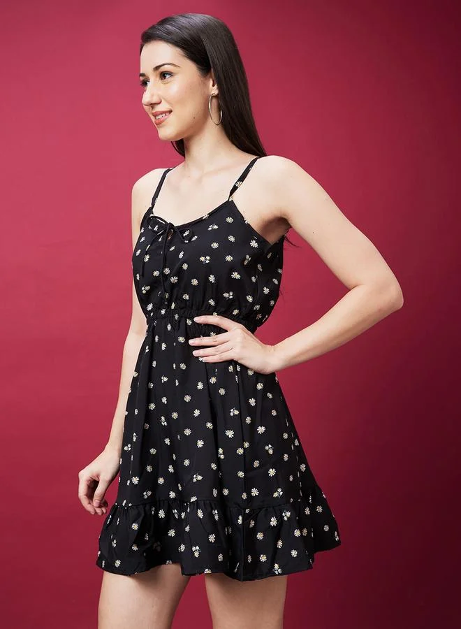 جلو باص فستان قصير بحمالات بطبعة زهور وحافة مزمومة